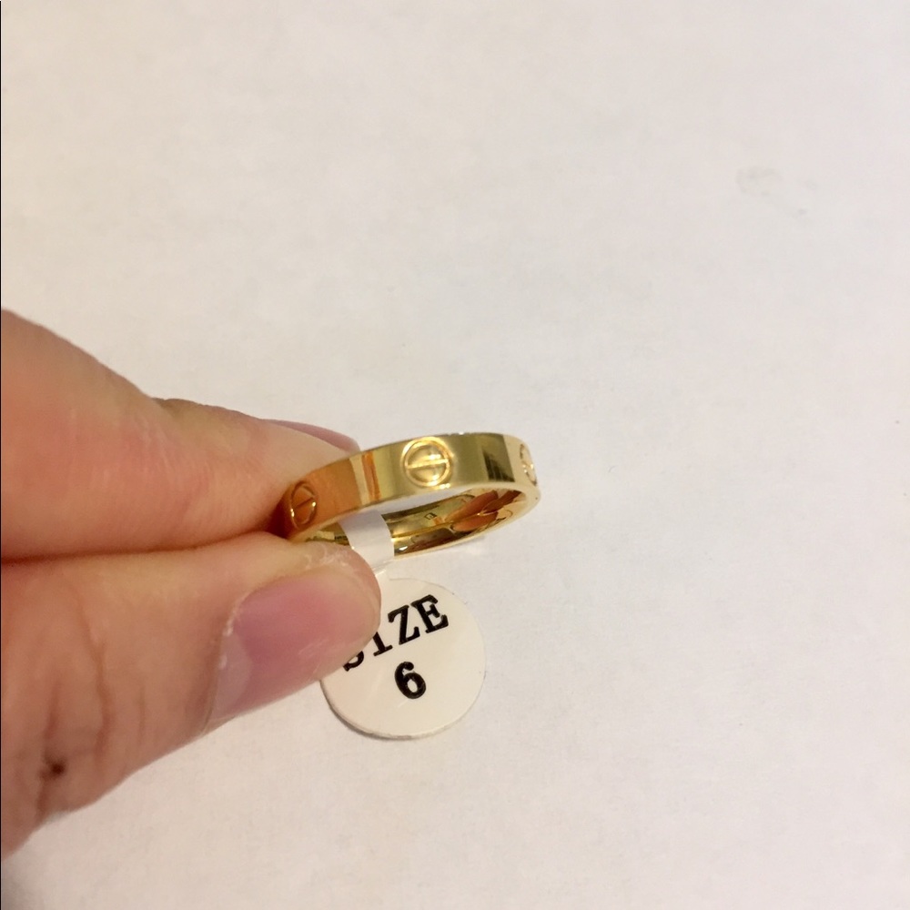 Bundle for a ring and a bracelet in gold color